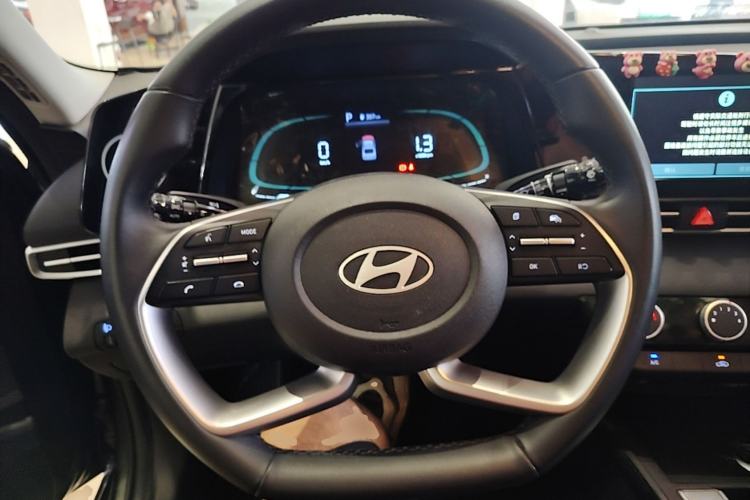 Used Hyundai Elantra 2023 1.5L CVT GLX Elite Edition Steering Wheel