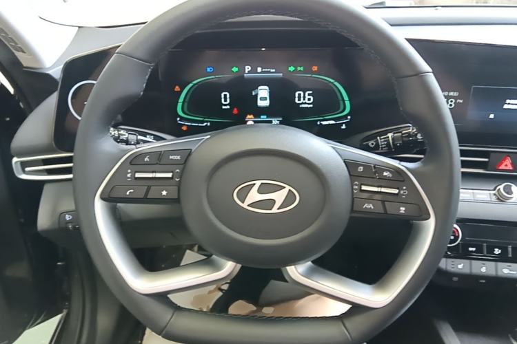 Used Hyundai Elantra 2023 1.5L CVT LUX Prestige Edition Steering Wheel