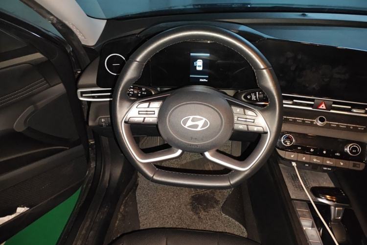 Used Hyundai Elantra 2023 1.5L CVT LUX Prestige Edition Steering Wheel