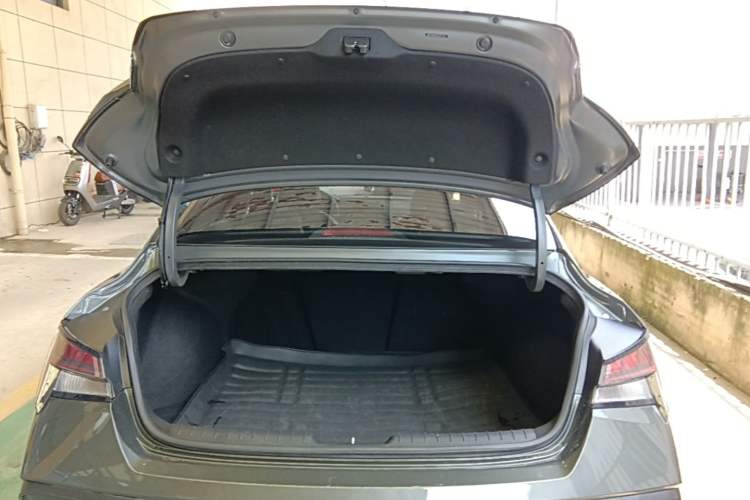 Used Hyundai Elantra 2023 1.5L CVT LUX Prestige Edition Trunk