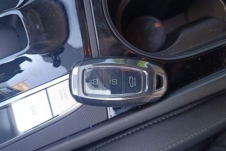 Used Hyundai Elantra 2023 1.5L CVT GLX Elite Edition Vehicle Key