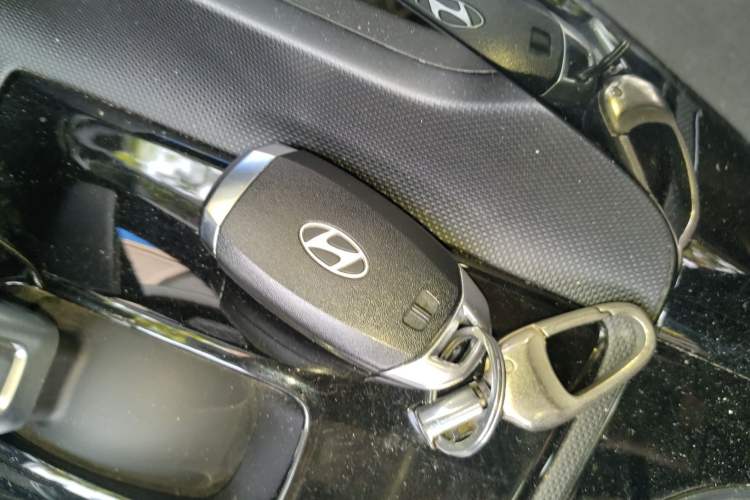 Used Hyundai Elantra 2023 1.5L CVT GLX Elite Edition Vehicle Key