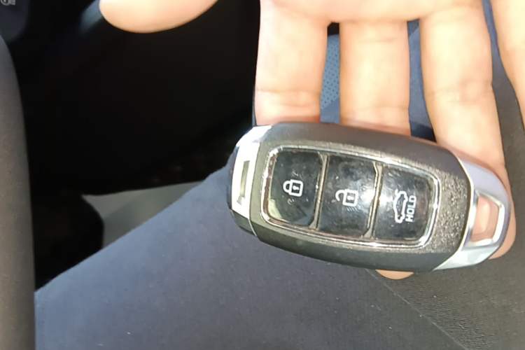 Used Hyundai Elantra 2023 1.5L CVT LUX Prestige Edition Vehicle Key