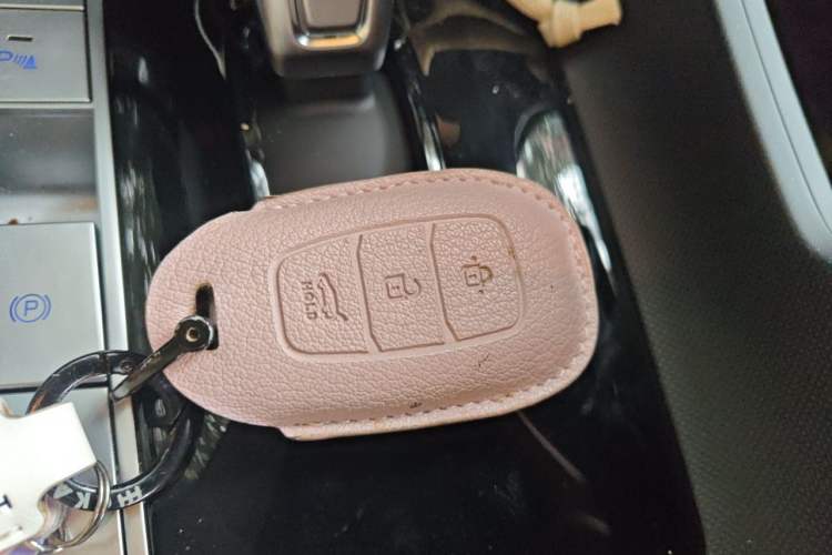 Used Hyundai Elantra 2023 1.5L CVT LUX Prestige Edition Vehicle Key