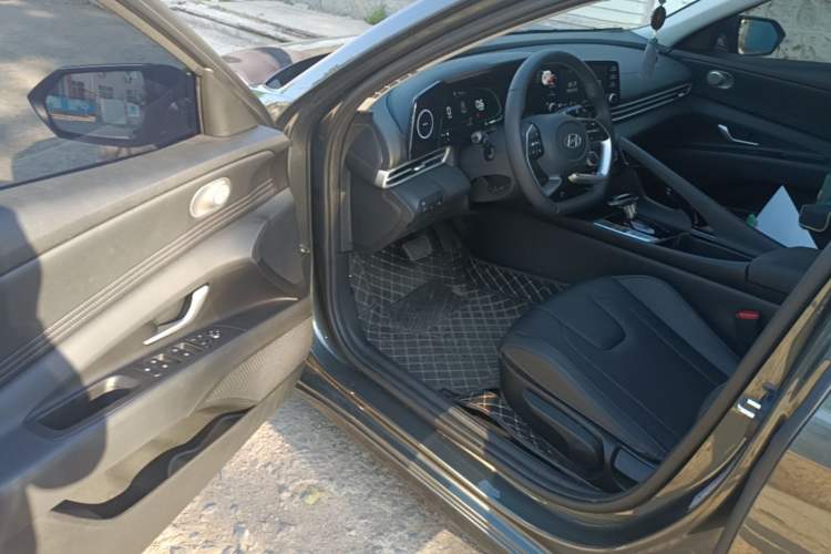 Used Hyundai Elantra 2023 1.5L CVT GLX Elite Edition Driver Seat