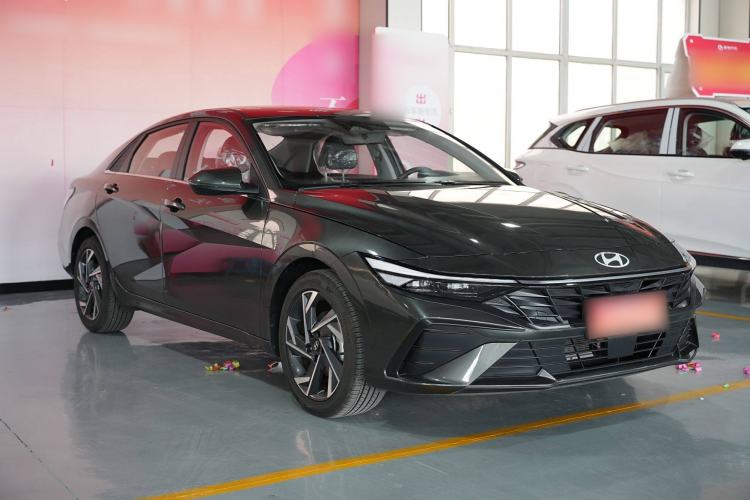 Used Hyundai Elantra 2023 1.5L CVT LUX Prestige Edition Exterior 2