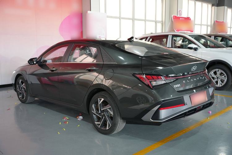 Used Hyundai Elantra 2023 1.5L CVT LUX Prestige Edition Exterior 3