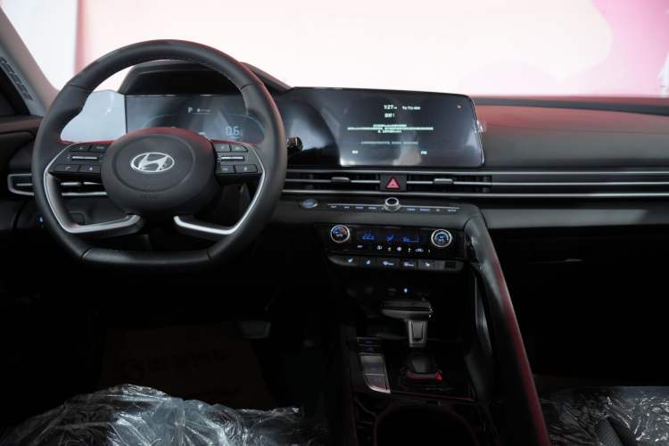 Used Hyundai Elantra 2023 1.5L CVT LUX Prestige Edition Interior 1