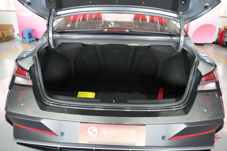 Used Hyundai Elantra 2023 1.5L CVT LUX Prestige Edition Interior 6