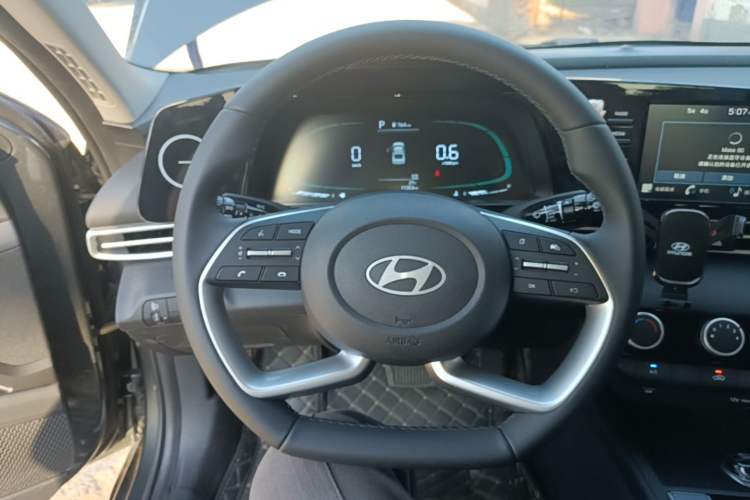 Used Hyundai Elantra 2023 1.5L CVT GLX Elite Edition Steering Wheel