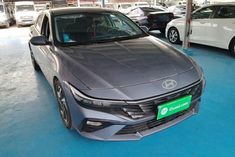 Used Hyundai Elantra 2023 1.5L CVT GLX Elite Edition Front Right 45 Deg