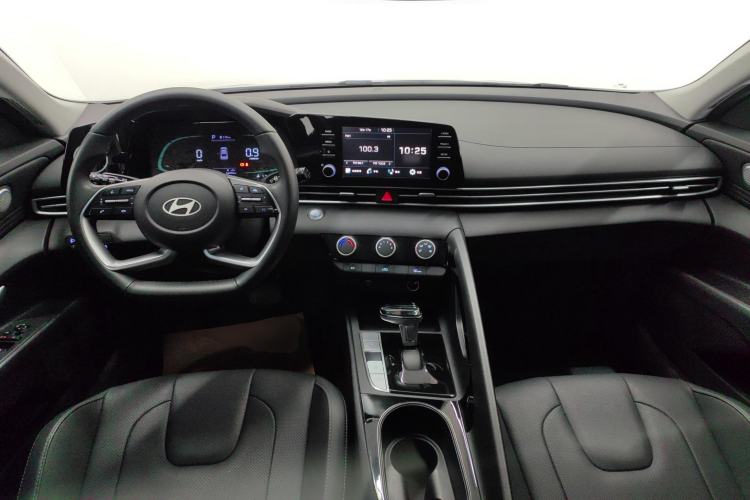 Used Hyundai Elantra 2023 1.5L CVT GLX Elite Edition Center Console