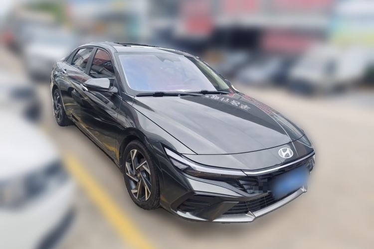 Used Hyundai Elantra 2023 1.5L CVT LUX Prestige Edition Front Right 45 Deg
