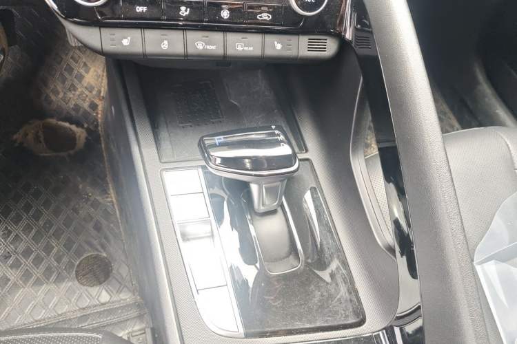 Used Hyundai Elantra 2023 1.5L CVT LUX Prestige Edition Gear Lever