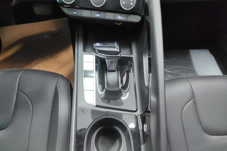 Used Hyundai Elantra 2023 1.5L CVT GLX Elite Edition Gear Lever
