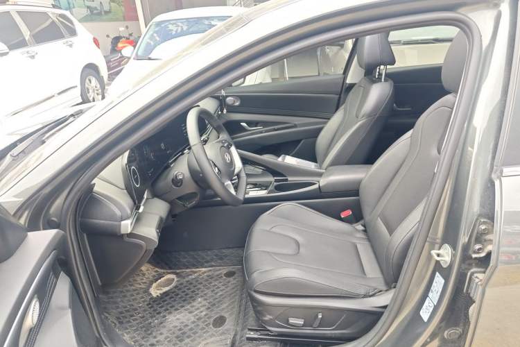Used Hyundai Elantra 2023 1.5L CVT LUX Prestige Edition Left Front Seat