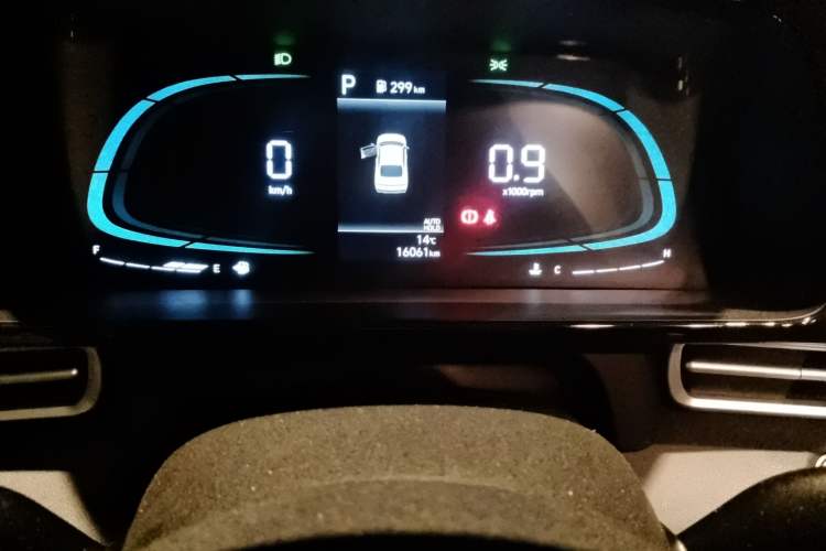 Used Hyundai Elantra 2023 1.5L CVT GLX Elite Edition Odometer Close Up