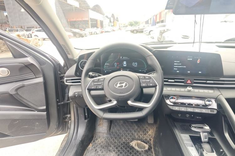Used Hyundai Elantra 2023 1.5L CVT LUX Prestige Edition Steering Wheel