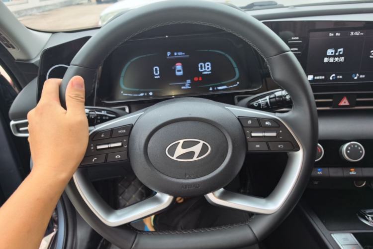 Used Hyundai Elantra 2023 1.5L CVT GLX Elite Edition Steering Wheel