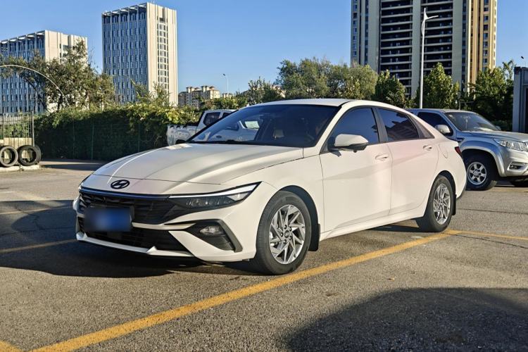 Hyundai Elantra 2023 1.5L CVT GLS Leading Edition