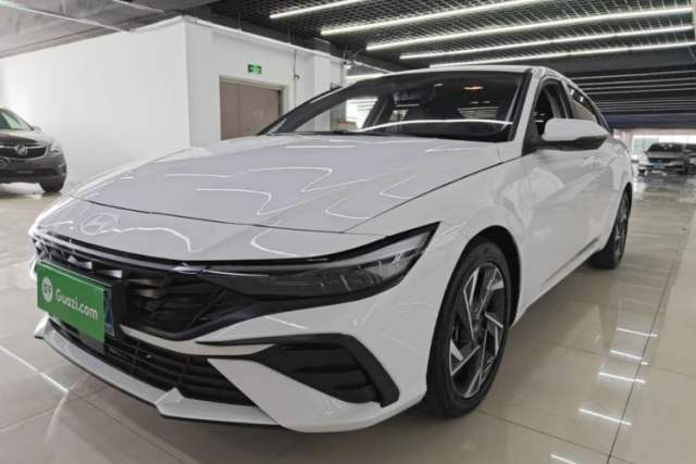 Hyundai Elantra 2023 1.5L CVT LUX Prestige Edition مستعملة
