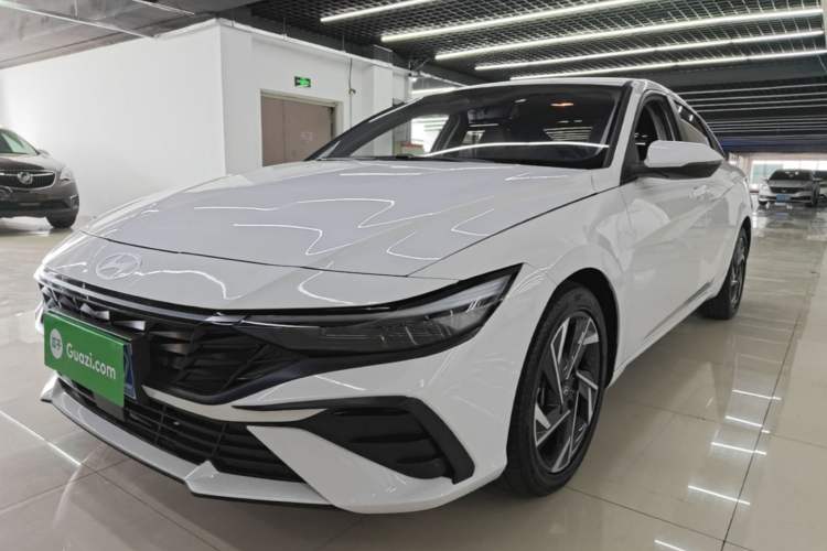 Hyundai Elantra 2023 1.5L CVT LUX Prestige Edition