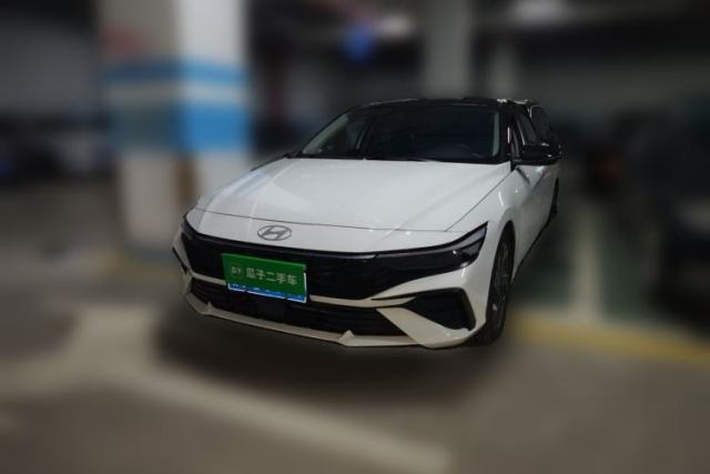 Ojetý Hyundai Elantra 2023 1.5L CVT LUX Prestige Edition