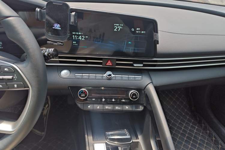 Used Hyundai Elantra 2023 1.5L CVT LUX Prestige Edition Audio And AC Panel