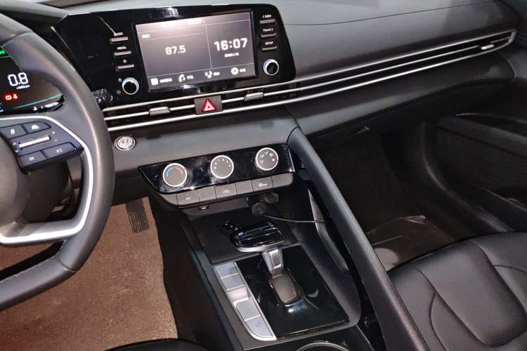Used Hyundai Elantra 2023 1.5L CVT GLX Elite Edition Audio And AC Panel