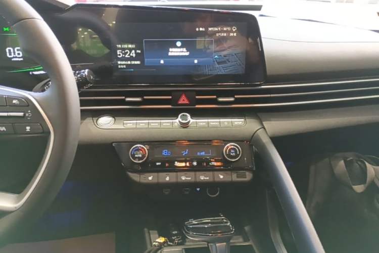 Used Hyundai Elantra 2023 1.5L CVT LUX Prestige Edition Audio And AC Panel