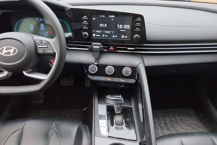Used Hyundai Elantra 2023 1.5L CVT GLS Leading Edition Audio And AC Panel