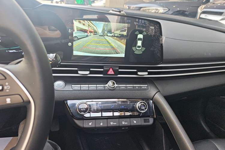 Used Hyundai Elantra 2023 1.5L CVT LUX Prestige Edition Audio And AC Panel