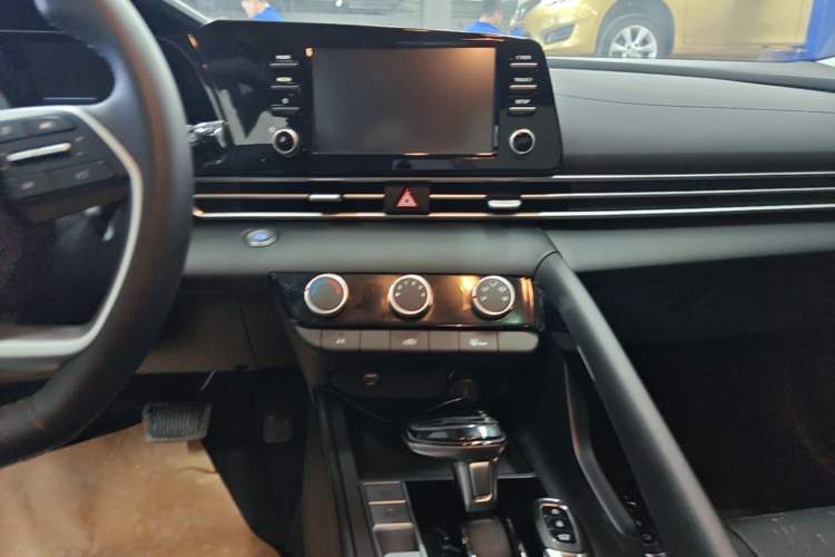 Used Hyundai Elantra 2023 1.5L CVT GLX Elite Edition Audio And AC Panel
