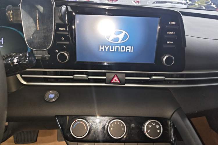 Used Hyundai Elantra 2023 1.5L CVT GLX Elite Edition Audio And AC Panel