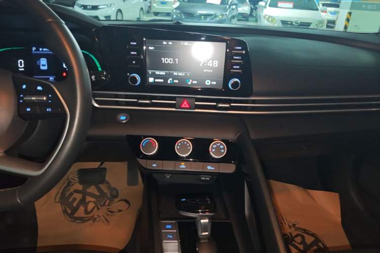 Used Hyundai Elantra 2023 1.5L CVT GLX Elite Edition Audio And AC Panel