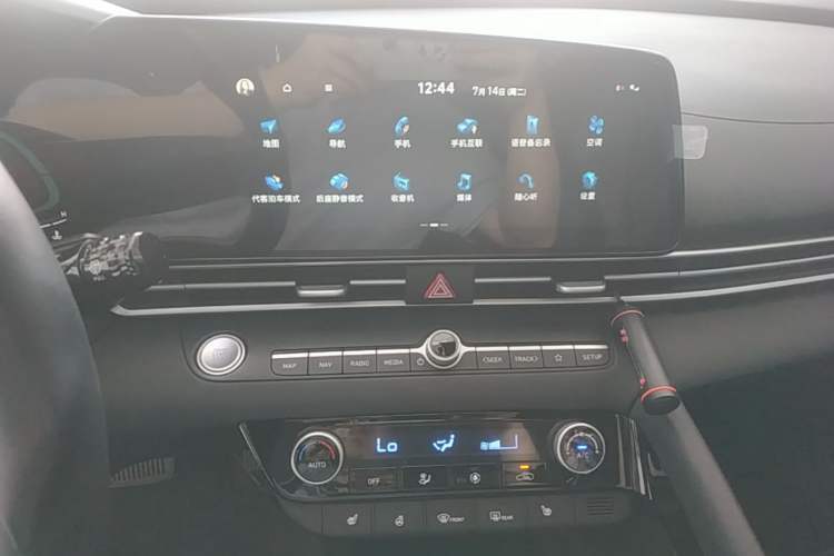 Used Hyundai Elantra 2023 1.5L CVT LUX Prestige Edition Audio And AC Panel