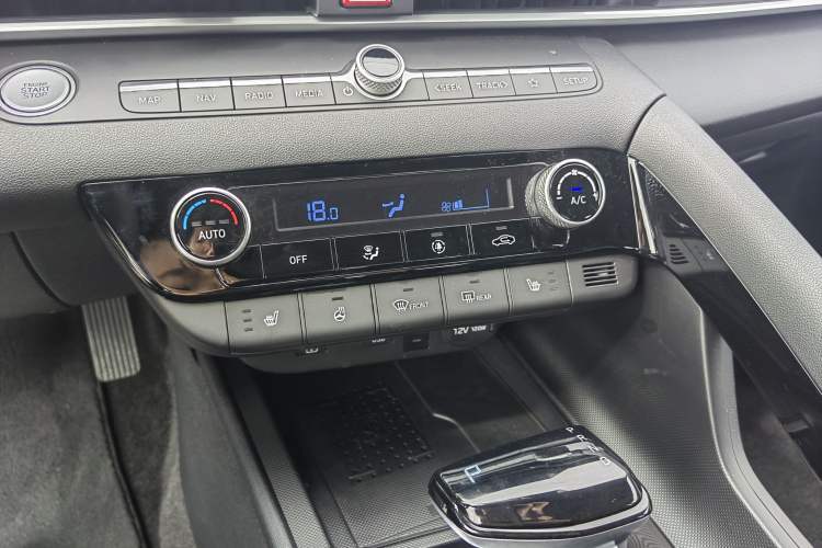 Used Hyundai Elantra 2023 1.5L CVT LUX Prestige Edition Audio And AC Panel