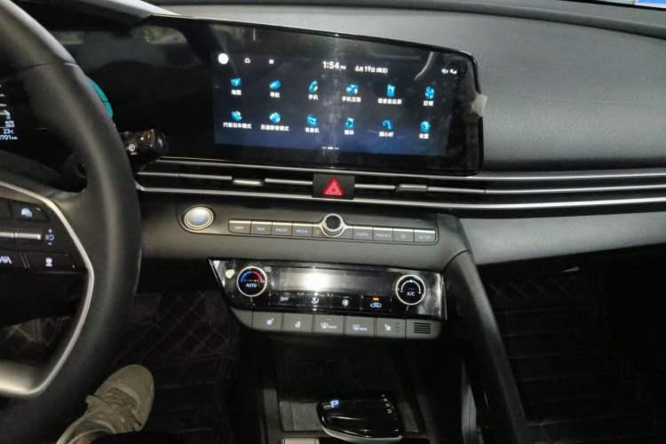 Used Hyundai Elantra 2023 1.5L CVT LUX Prestige Edition Audio And AC Panel