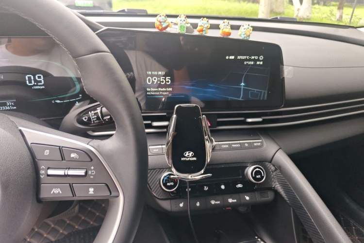 Used Hyundai Elantra 2023 1.5L CVT LUX Prestige Edition Audio And AC Panel