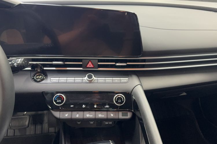 Used Hyundai Elantra 2023 1.5L CVT LUX Prestige Edition Audio And AC Panel