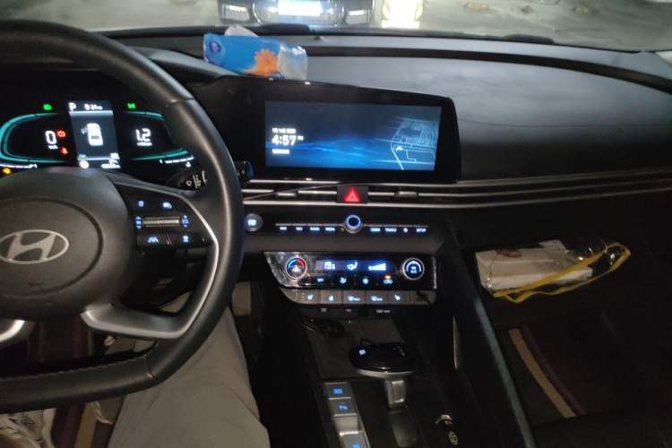 Used Hyundai Elantra 2023 1.5L CVT LUX Prestige Edition Audio And AC Panel