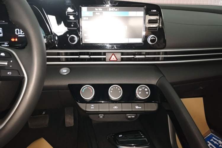 Used Hyundai Elantra 2023 1.5L CVT GLX Elite Edition Audio And AC Panel