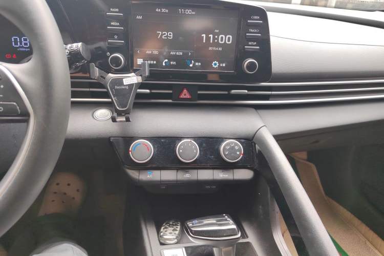 Used Hyundai Elantra 2023 1.5L CVT GLX Elite Edition Audio And AC Panel