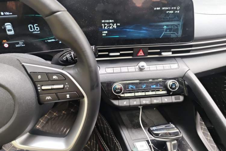 Used Hyundai Elantra 2023 1.5L CVT LUX Prestige Edition Audio And AC Panel