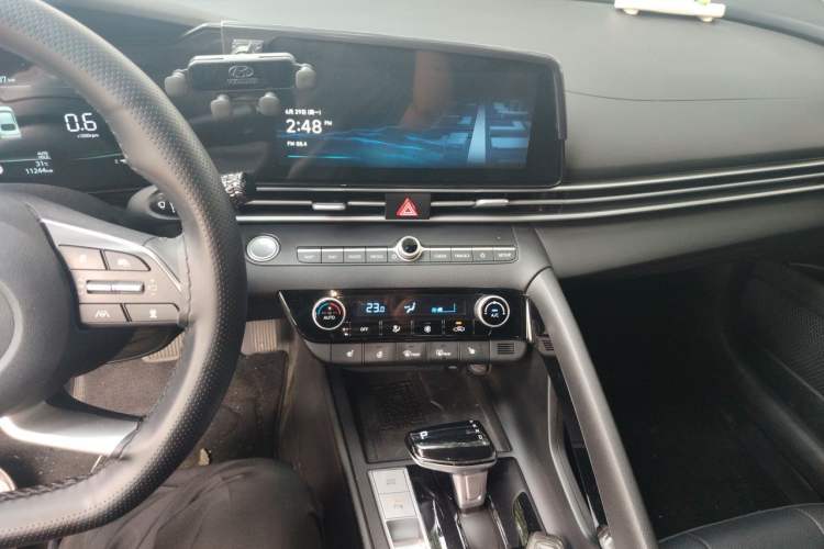 Used Hyundai Elantra 2023 1.5L CVT LUX Prestige Edition Audio And AC Panel
