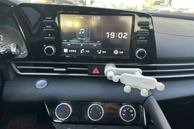 Used Hyundai Elantra 2023 1.5L CVT GLX Elite Edition Audio And AC Panel