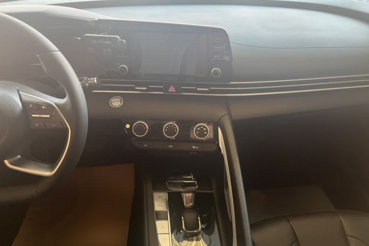 Used Hyundai Elantra 2023 1.5L CVT GLX Elite Edition Audio And AC Panel
