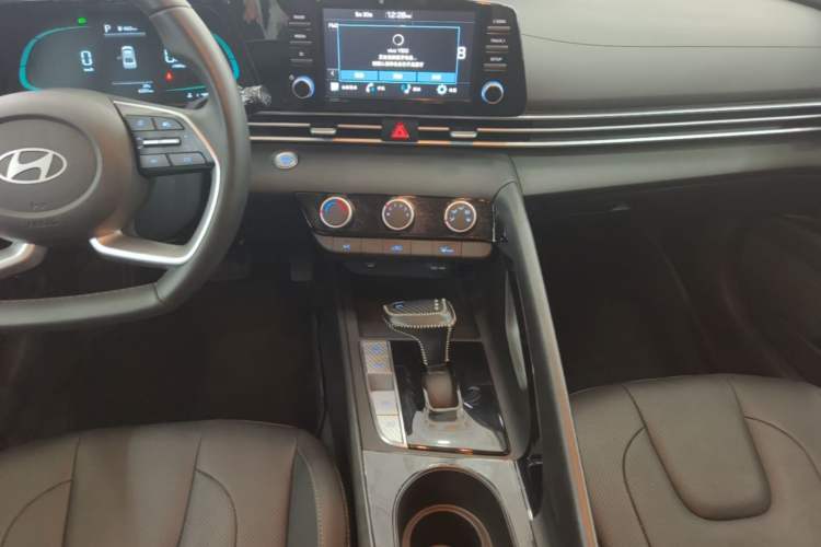 Used Hyundai Elantra 2023 1.5L CVT GLX Elite Edition Audio And AC Panel