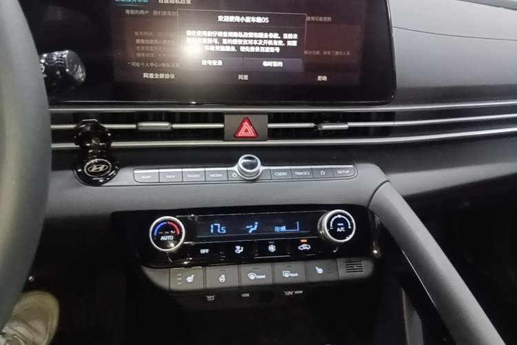 Used Hyundai Elantra 2023 1.5L CVT LUX Prestige Edition Audio And AC Panel