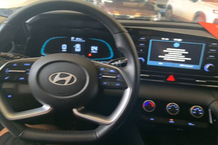 Used Hyundai Elantra 2023 1.5L CVT GLX Elite Edition Center Console